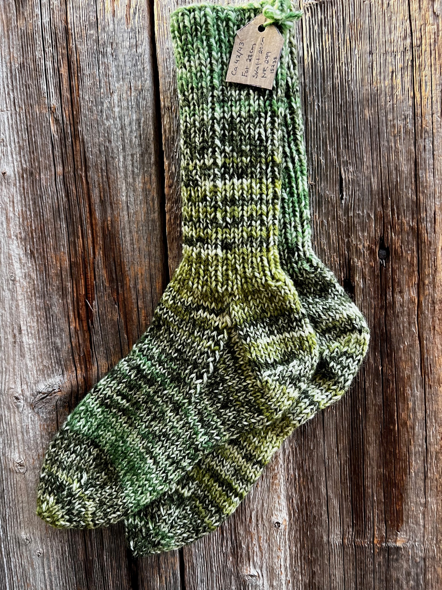 Handstickade sockor 42/43 Nr 299