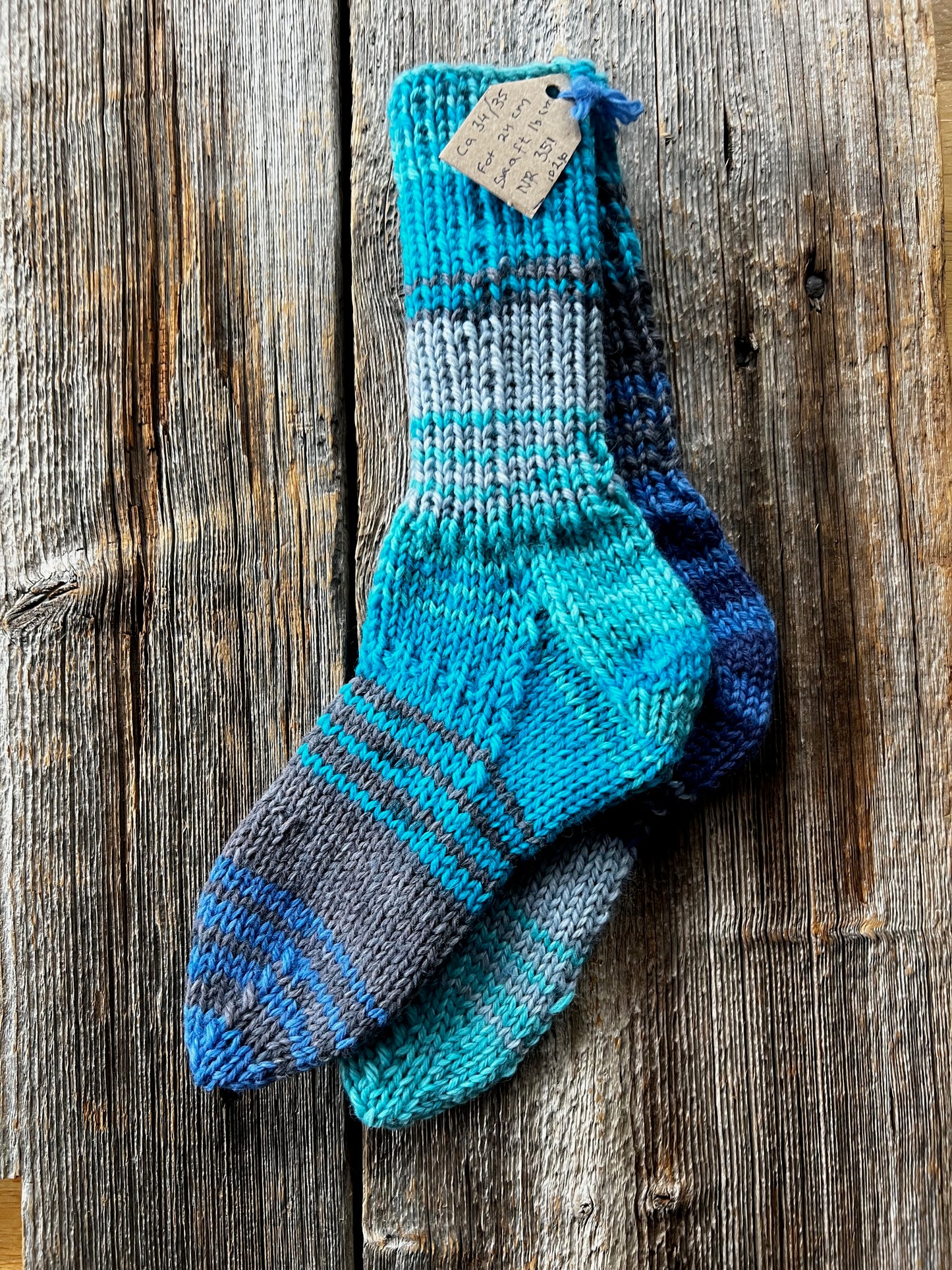 Handstickade sockor 34/35 Nr 351