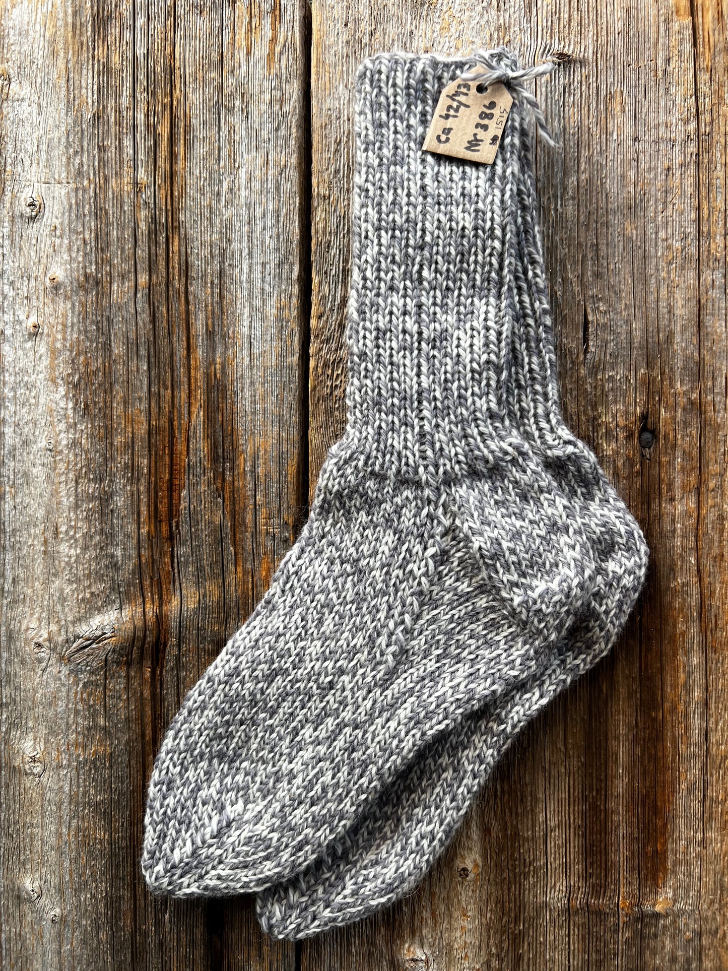 Handstickade sockor 42/43 Nr 386