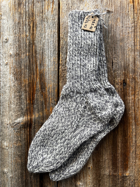 Handstickade sockor 42/43 Nr 386