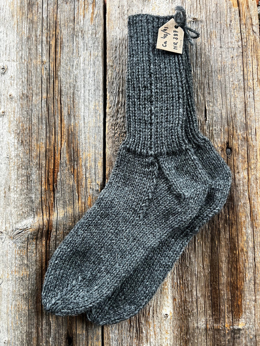 Handstickade sockor 40/41 Nr 387