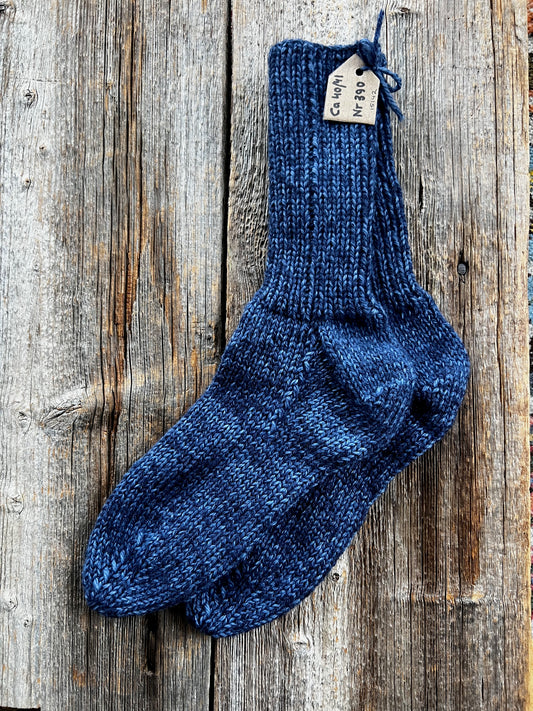 Handstickade sockor 40/41 Nr 390