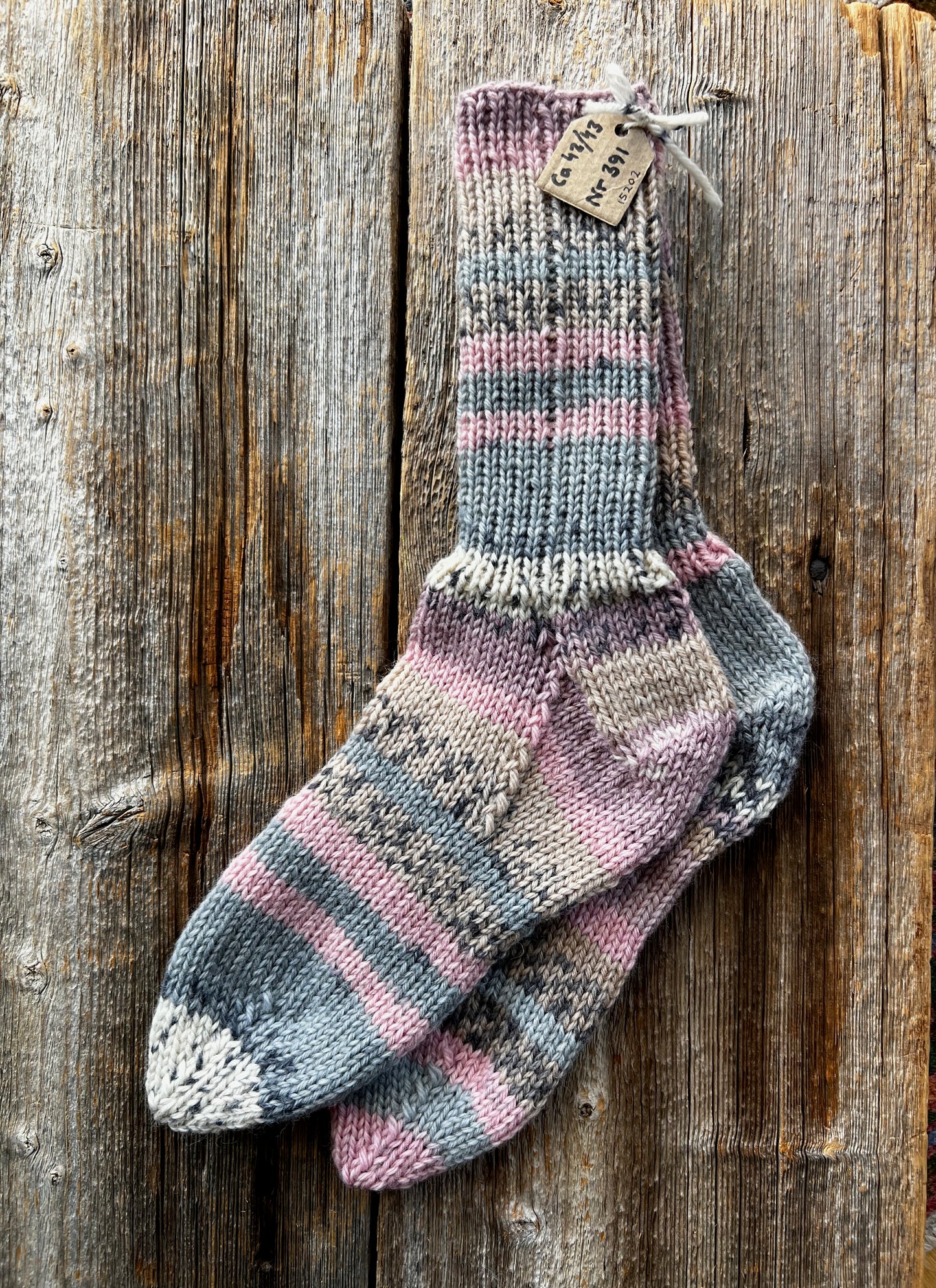 Handstickade sockor 42/43 Nr 391