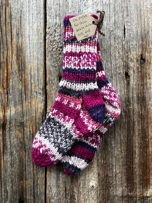 Handstickade sockor 24/25 Nr 245