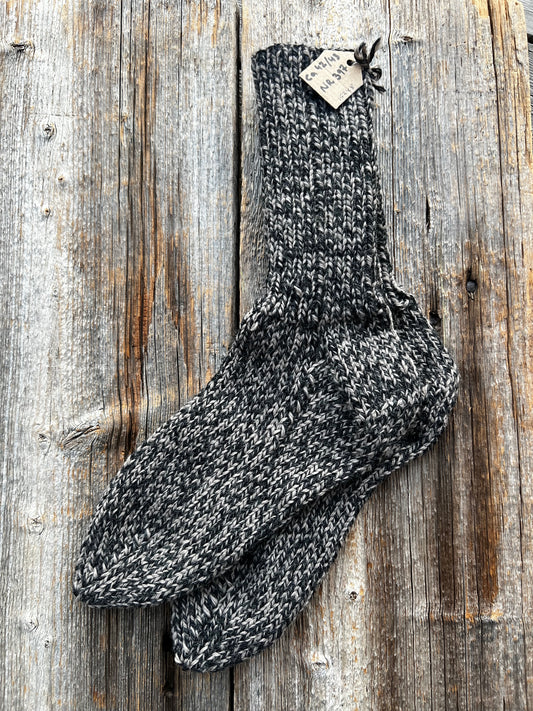 Handstickade sockor 42/43 Nr 397
