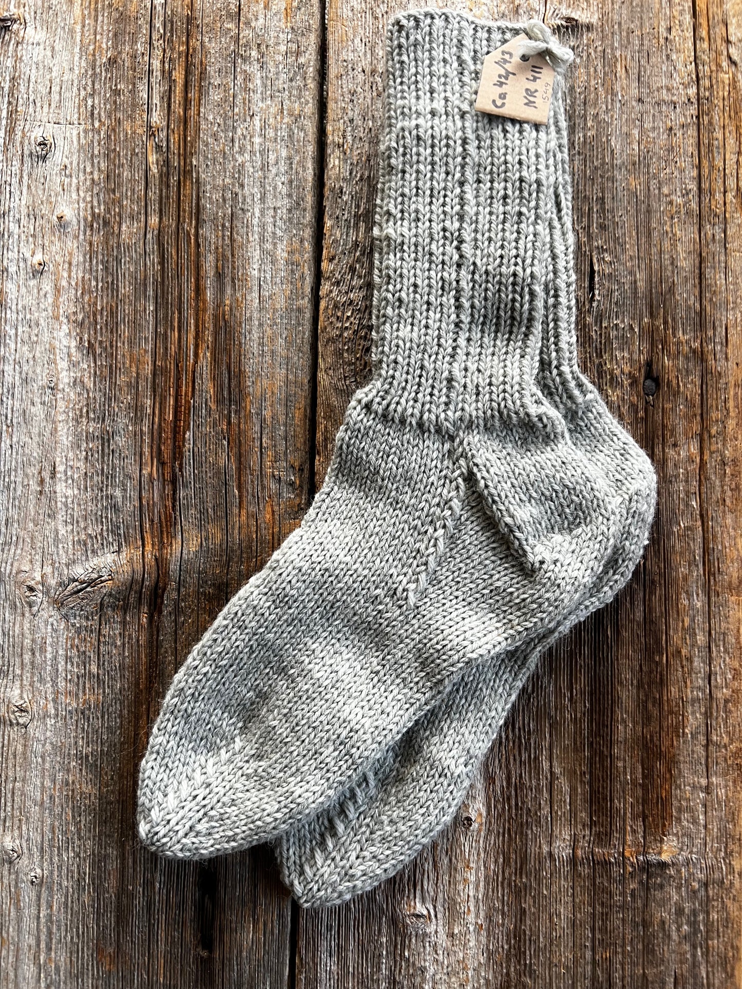 Handstickade sockor 42/43 Nr 411