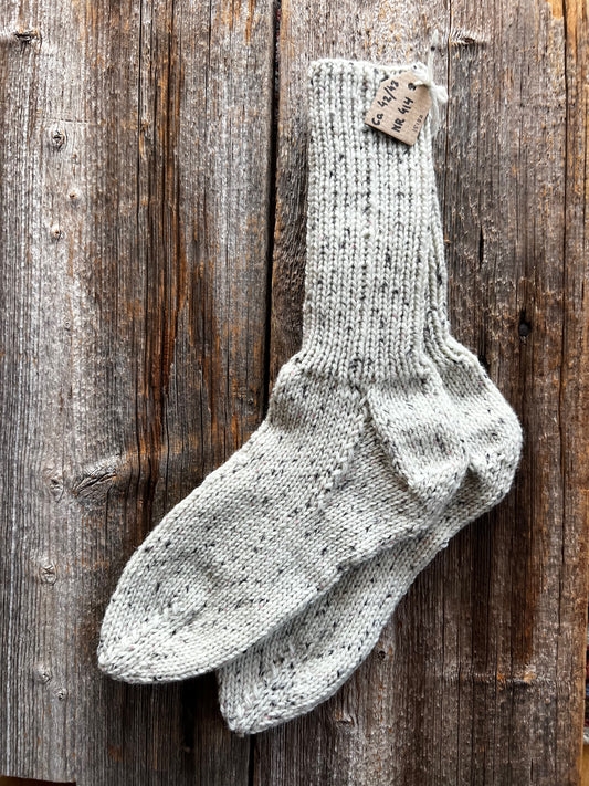 Handstickade sockor 42/43 Nr 414