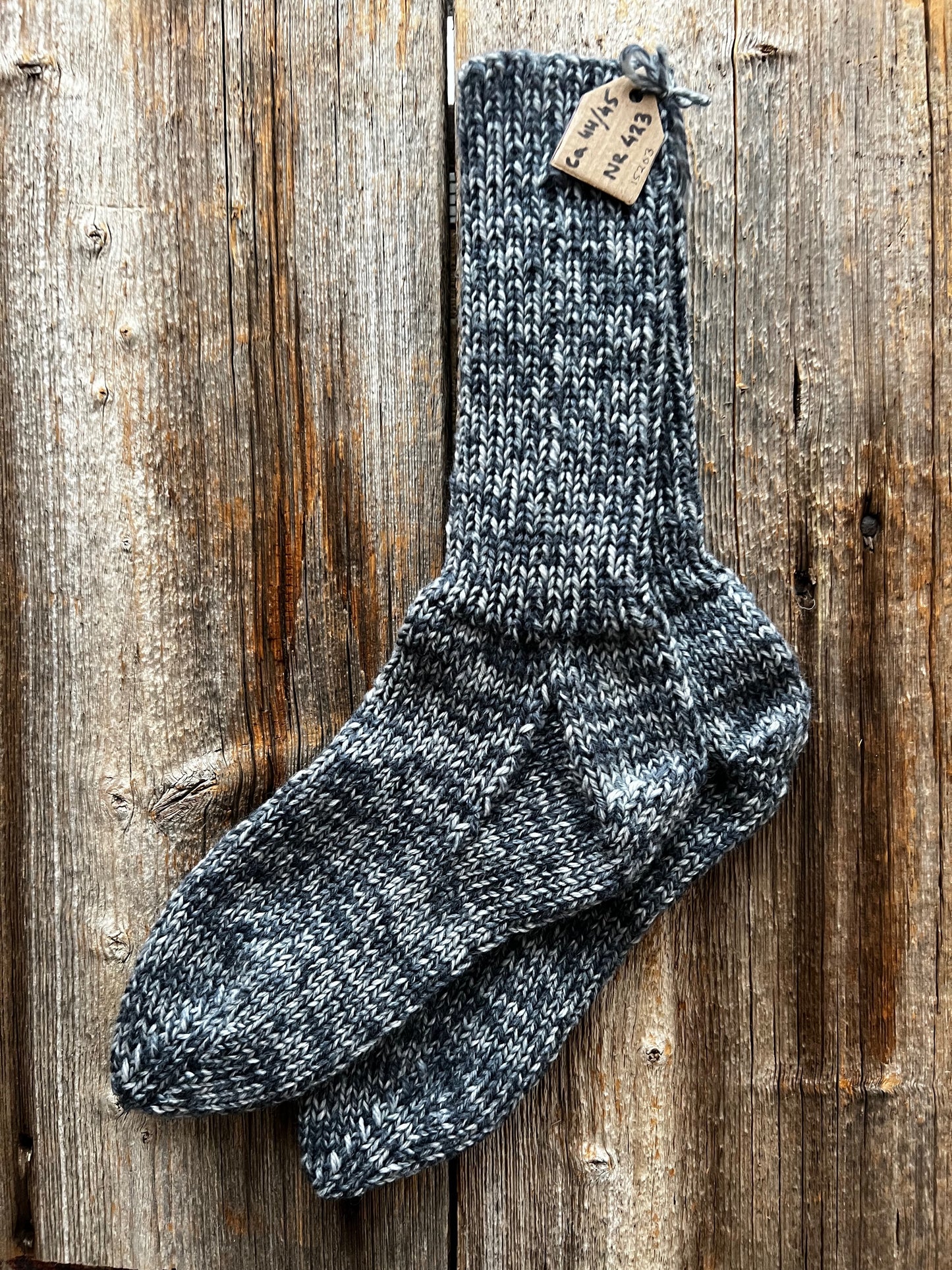 Handstickade sockor 44/45 Nr 423