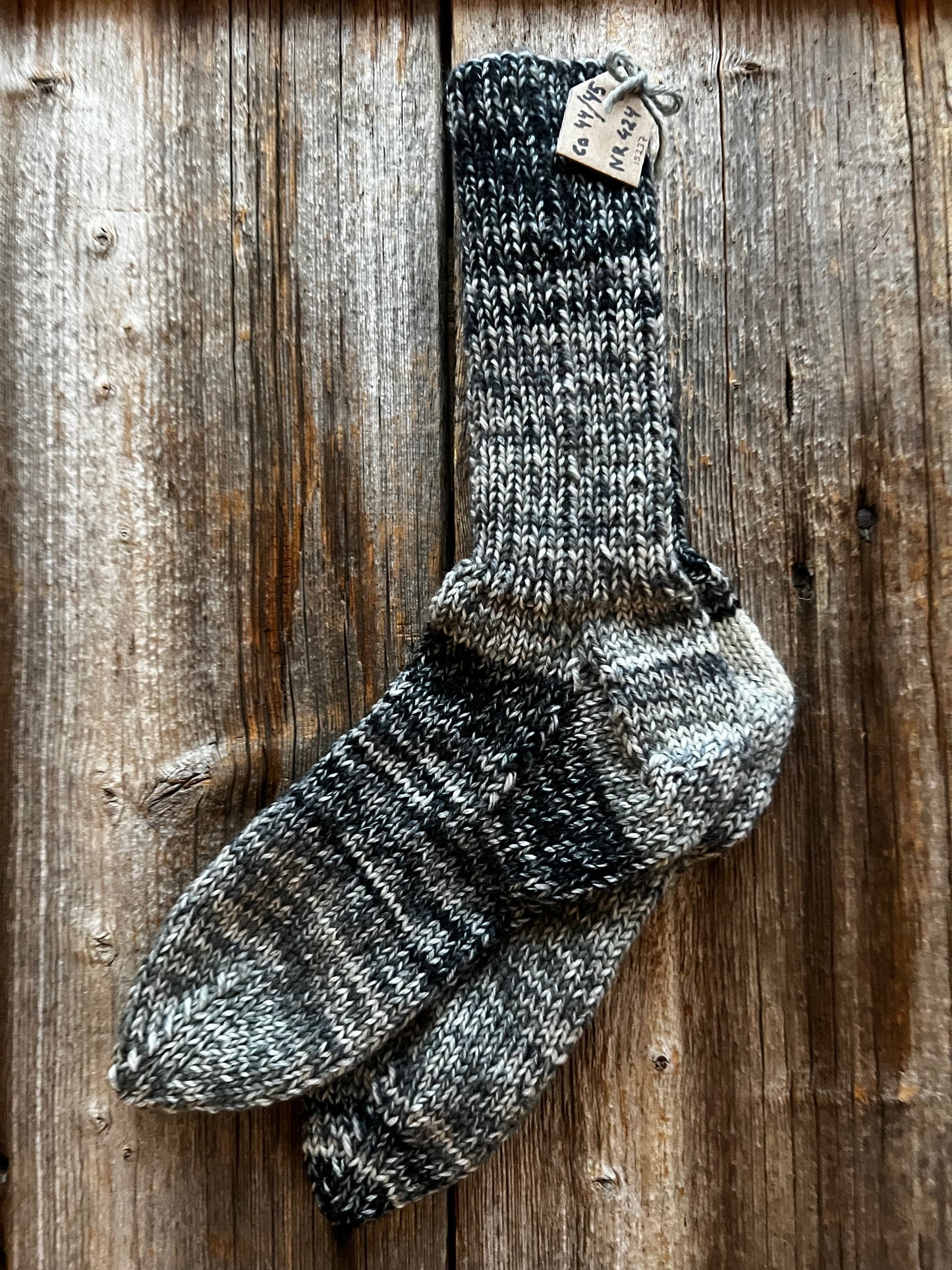 Handstickade sockor 44/45 Nr 424