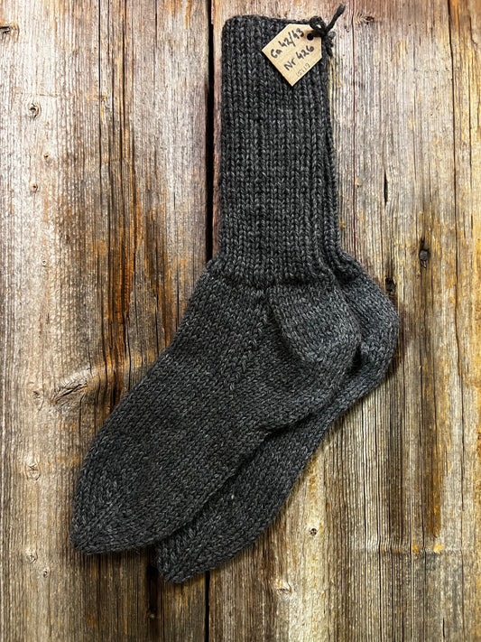 Handstickade sockor 42/43 Nr 426