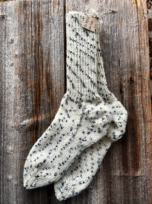 Handstickade sockor 44/45 Nr 433
