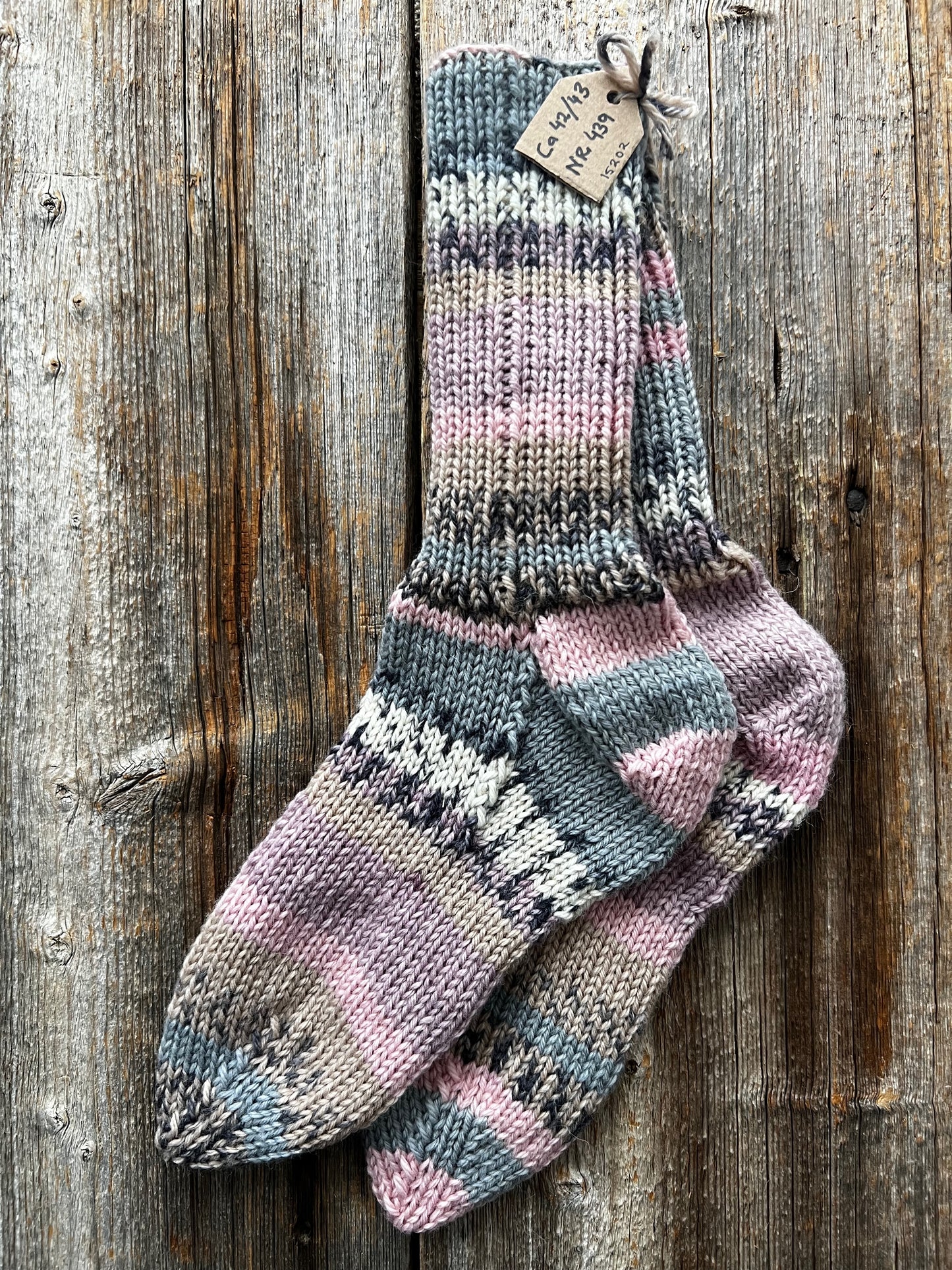 Handstickade sockor 42/43 Nr 439