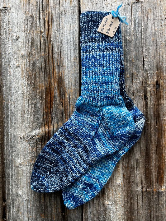 Handstickade sockor 42/43 Nr 445