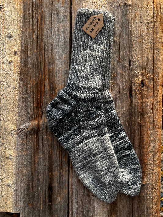 Handstickade sockor 42/43 Nr 446