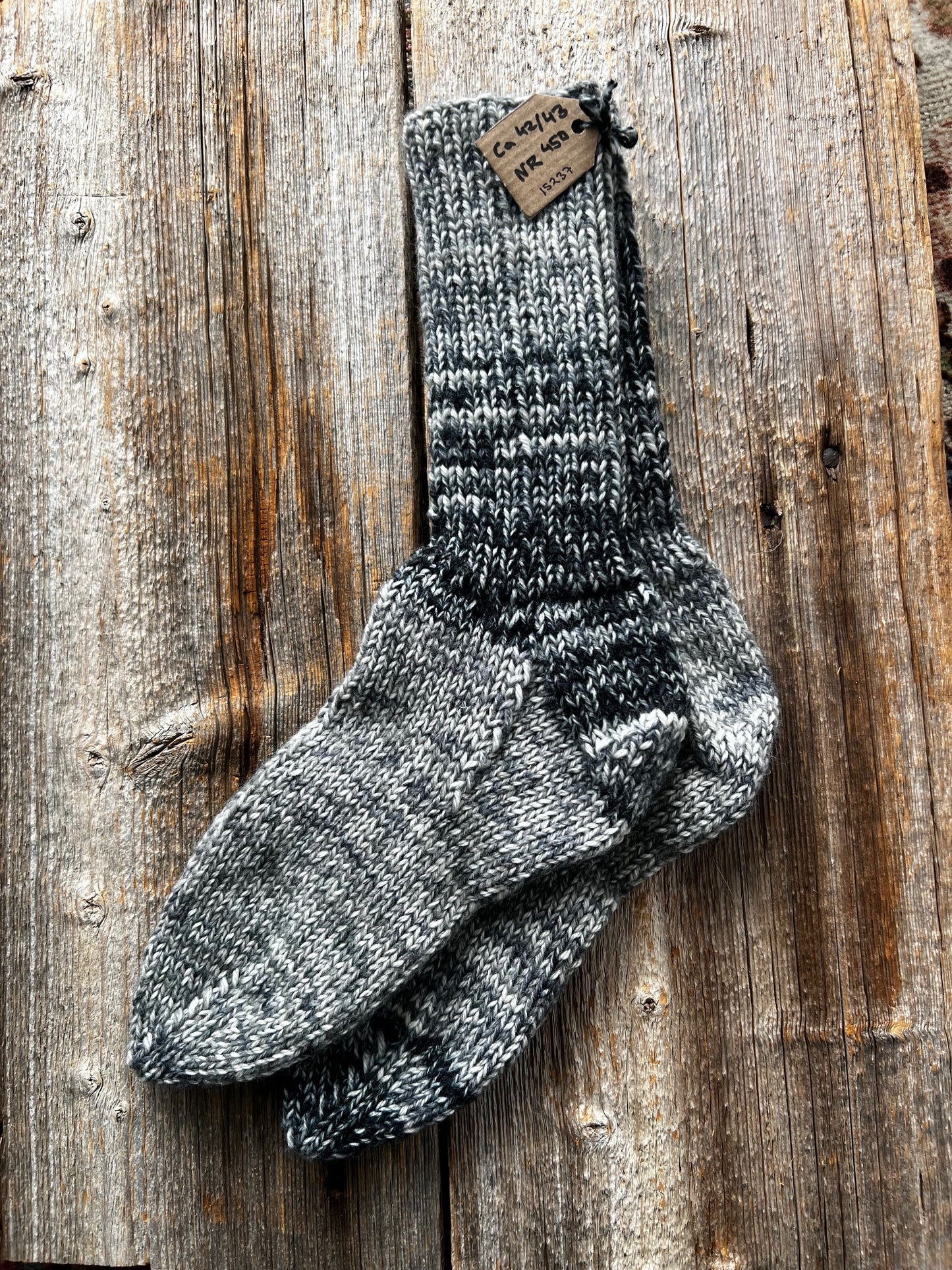 Handstickade sockor 42/43 Nr 450